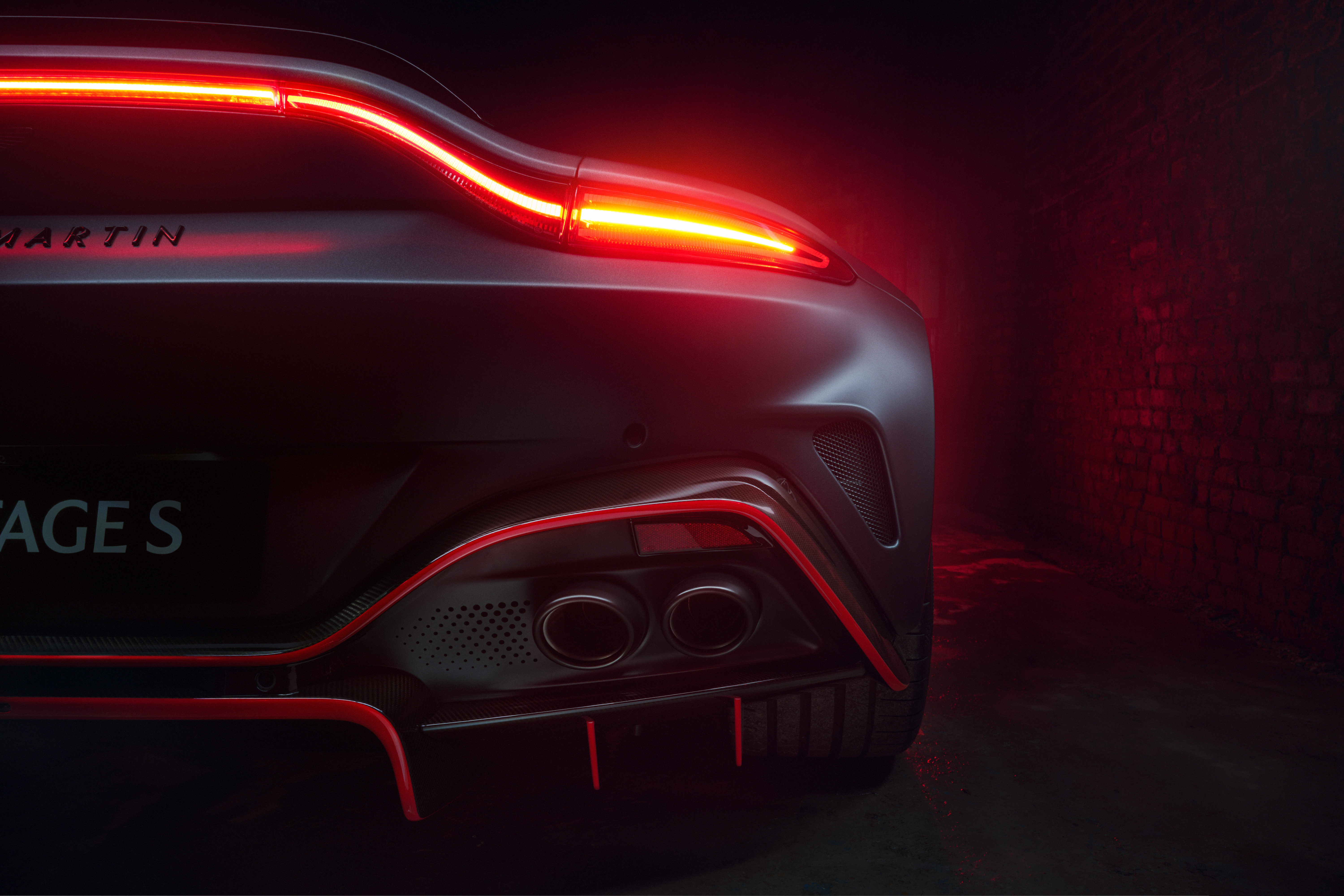 Aston Martin / Alex Bernstein - Automotive Retouching by Recom